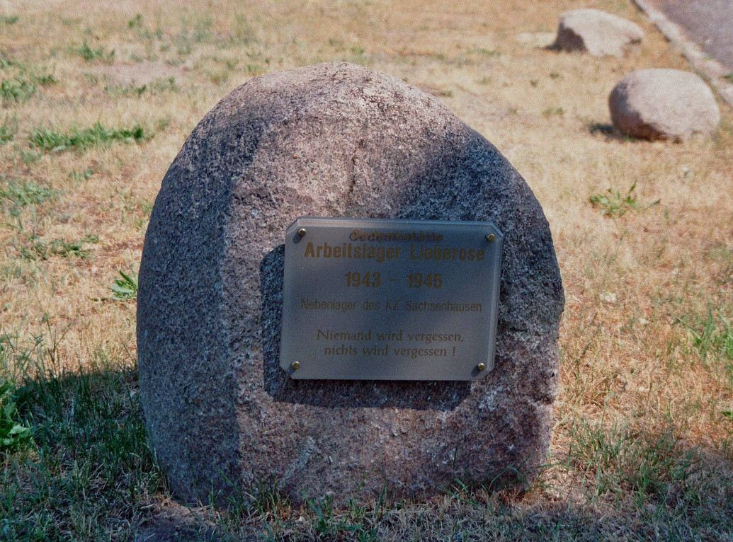 Gedenkstätte KZ Lieberose, Quelle: J.-H. Janßen/Wikimedia Commons