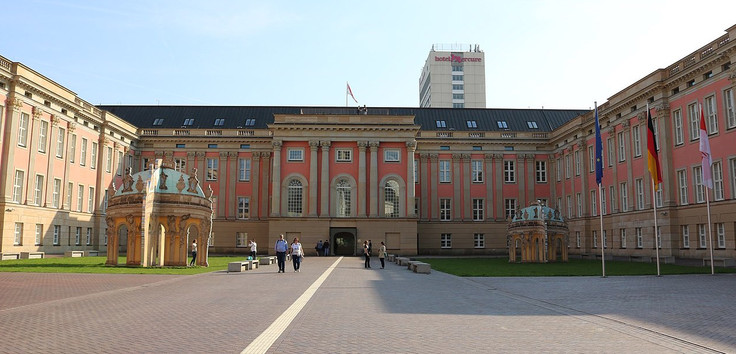 Das Brandenburger Landtagsgebäude in Potsdam. Foto: Wikimedia / Mehman Ibragimov