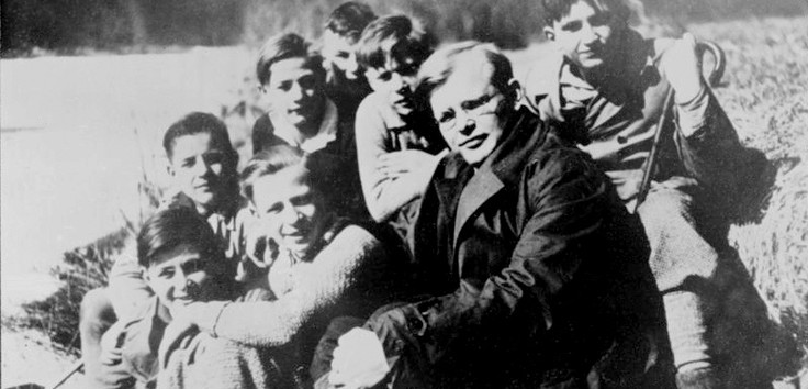 Dietrich Bonhoeffer mit Schülern 1932. Copyright: Bundesarchiv