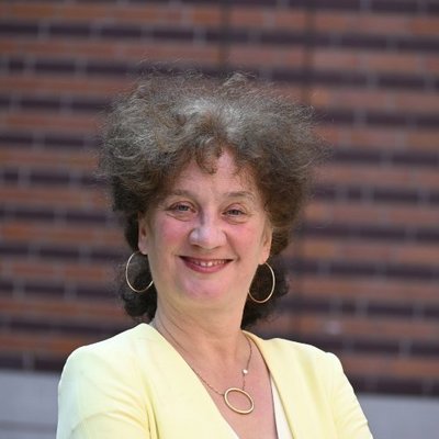Portraitfoto der Pfarrerin Barbara Manterfeld-Wormit, der Leiterin vom Ev. Rundfunkdienst