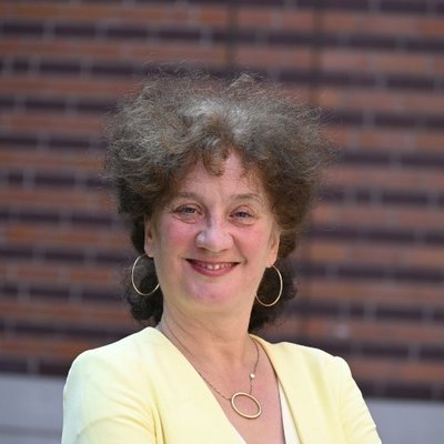Portraitfoto der Pfarrerin Barbara Manterfeld-Wormit, der Leiterin vom Ev. Rundfunkdienst
