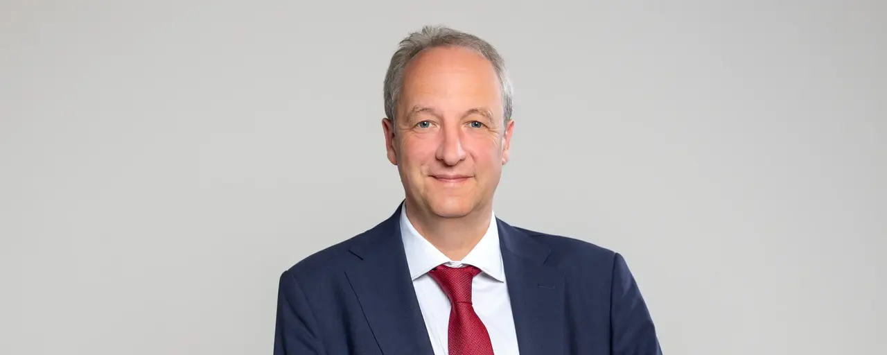 freundliches Foto des Bischofs