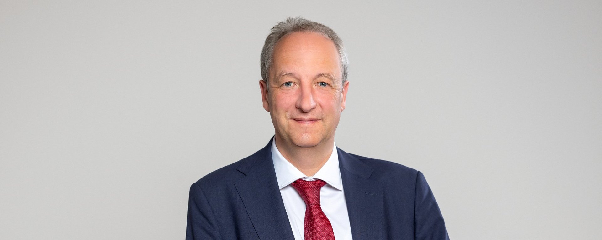 freundliches Foto des Bischofs