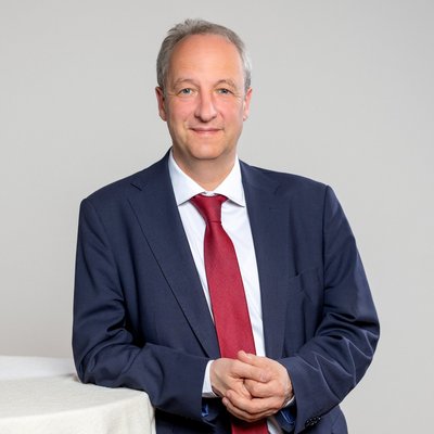 freundliches Foto des Bischofs