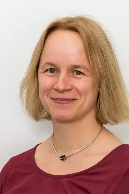 Portrait von Silke Hansen, Studienleitung für Prävention sexualisierter Gewalt.