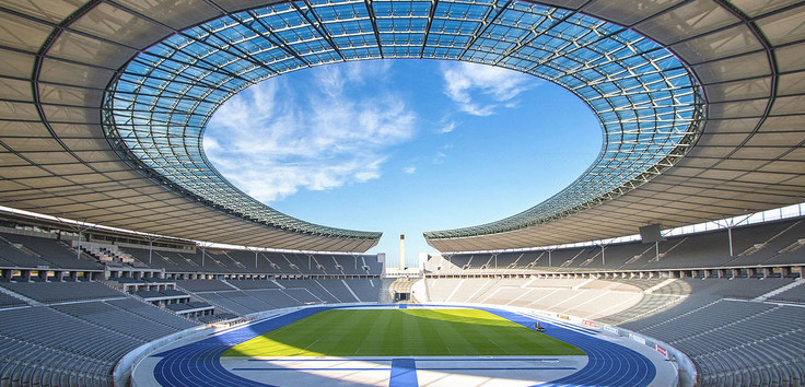 Das Olympiastadion Berlin: dem Himmel ganz nah. Foto: Wikimedia / Martijn Mureau