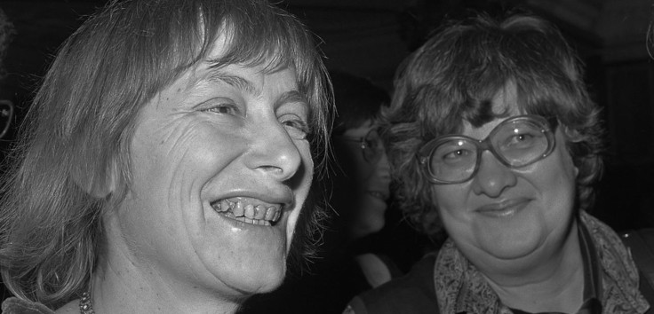 Dorothee Sölle (links) und Adriane van Melle-Hermans 1981 bei einer internationalen Frauenkonferenz in den Niederlanden. Foto: Wikimedia