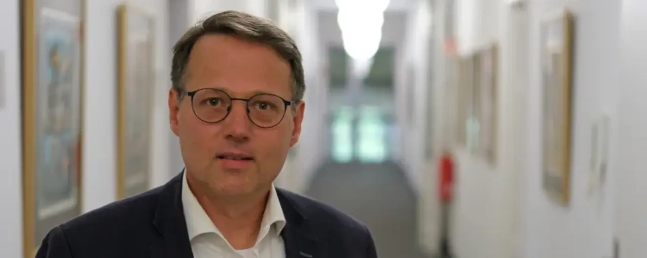 Matthias Puppe ist Pfarrer, der Beauftragter der Landeskirche für die Themen Migration und Integration ist.