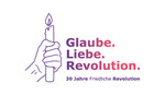 Logos zum Download, zu sehen ist die Zeichnung einer Hand, die eine Kerze hält, dazu der Slogan "Glaube. Liebe. Revolution. 30 Jahre Friedliche Frevolution"