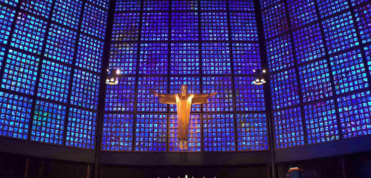 Das blaue Licht im Inneren der Kaiser-Wilhelm-Gedächtniskirche ist unverwechselbar. Foto: Wikimedia