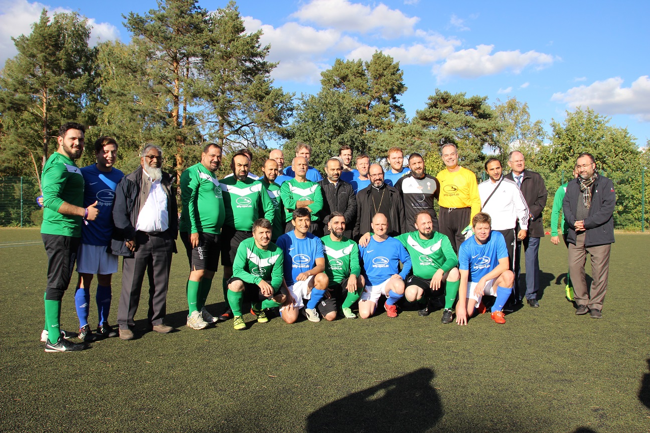 Interregiöses Fußballspiel am 29. September 2018: Gegen die Pfarrer gewannen die Imame mit 2:1. Foto: Henrik Weinhold