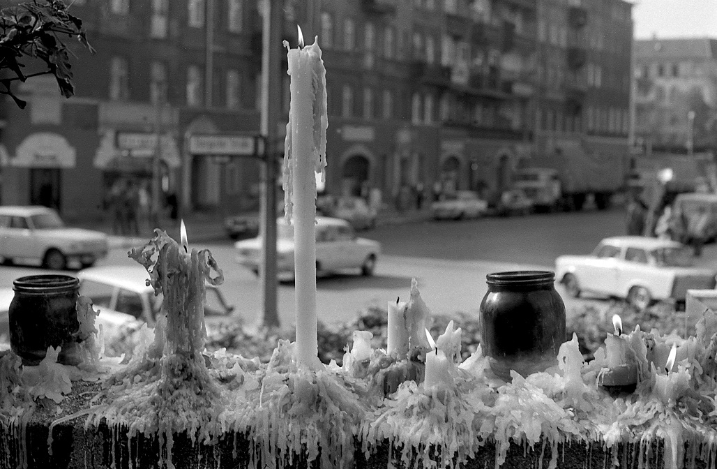 Kerzen und Trabbis, Foto: Matthias Weber, Quelle: Robert -Havemann-Gesellschaft 